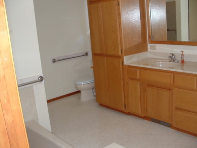 Building Photo - River beauty