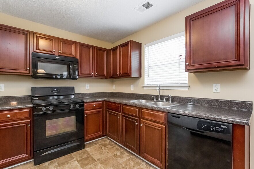 Building Photo - 3747 Rosebud Park Dr