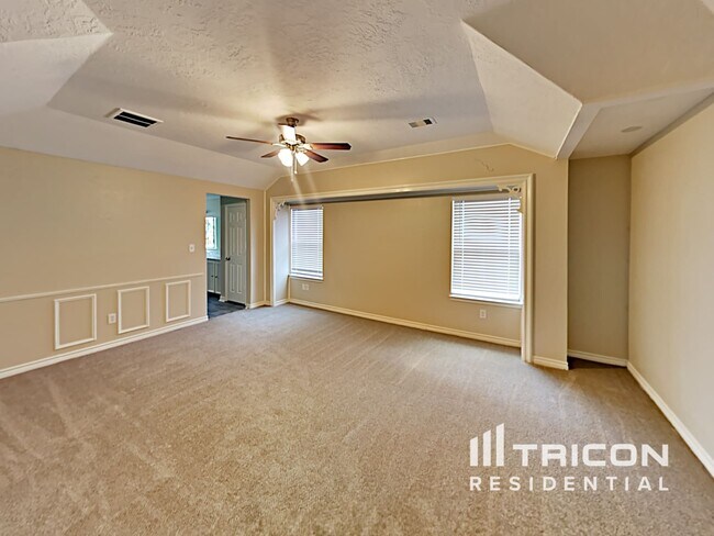 Building Photo - 729 Forest Ln Dr