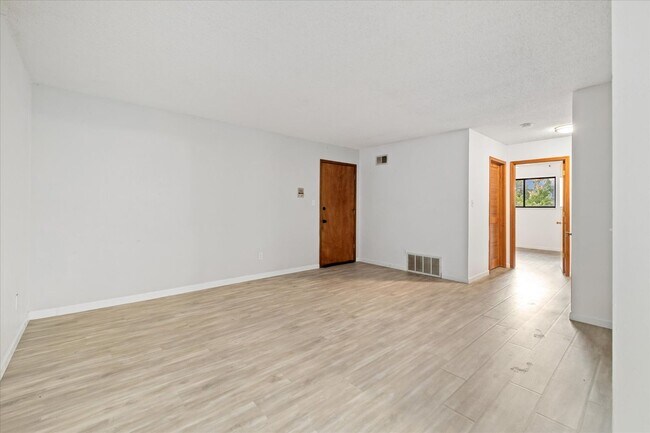 Building Photo - Bright & Updated 2 Bed Rental – Move-In Re...