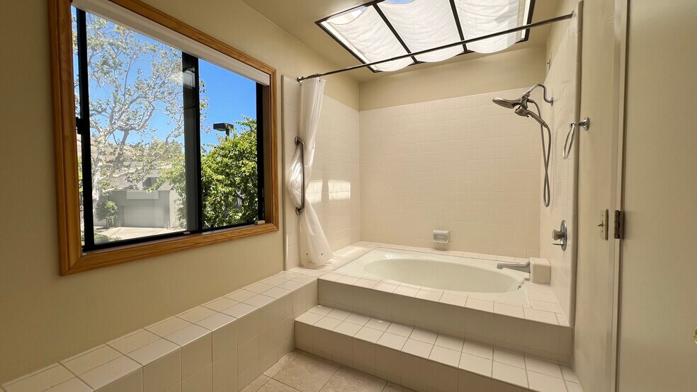 Building Photo - 10 Whitewater