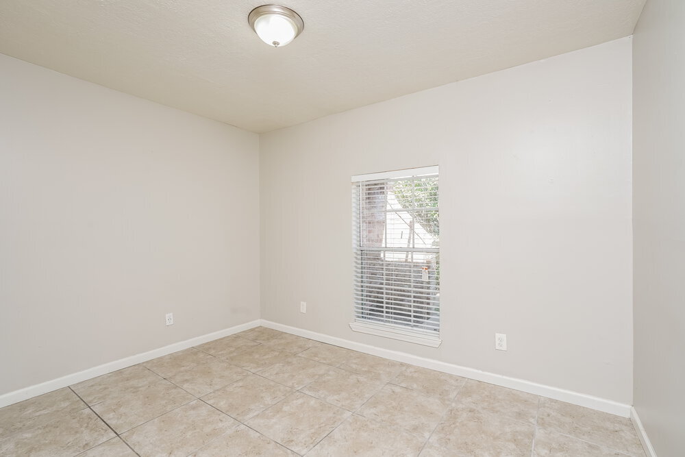 Building Photo - 2515 Village Cir Dr