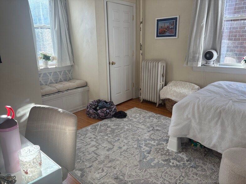 Building Photo - 60 Egmont St