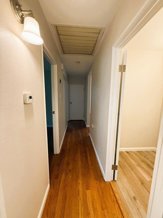 Building Photo - Fully Rehabbed 3 bedroom, 1 bathroom Renta...