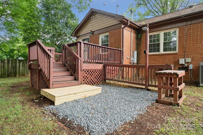 Building Photo - 1818 Woodland Dr