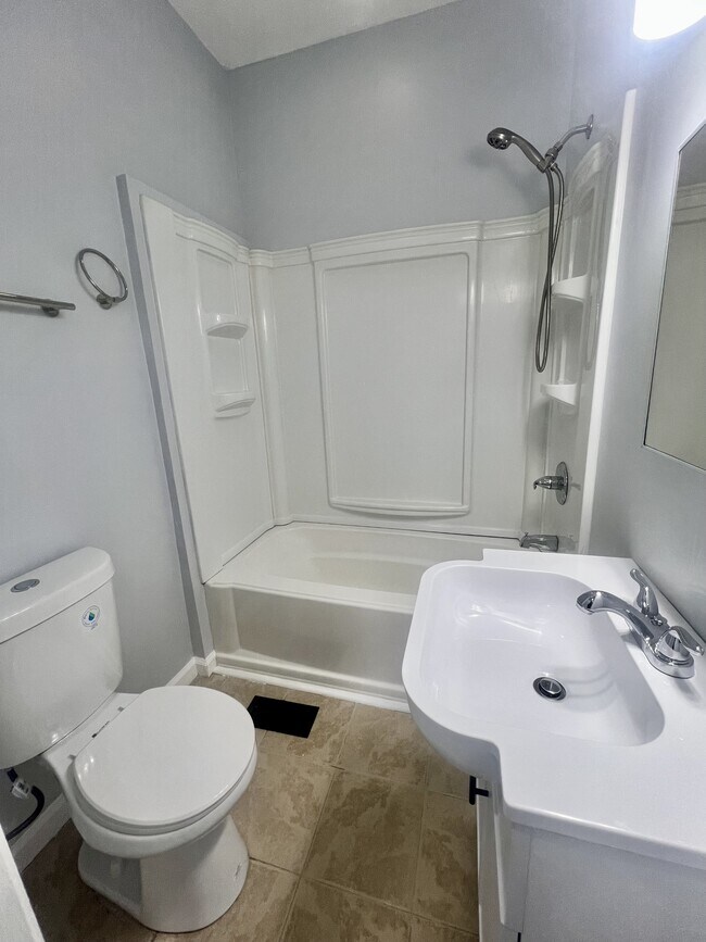 Building Photo - 808 N Streeper St