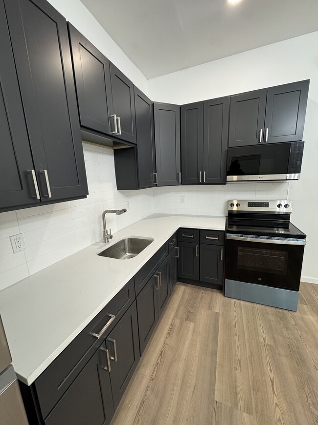 Building Photo - 839 S Jackson St