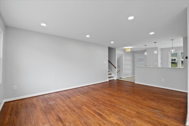 Building Photo - "Spacious 5-Bed split level Gem with Finished Basement & Fireplace on Brompton St, West Springfie...