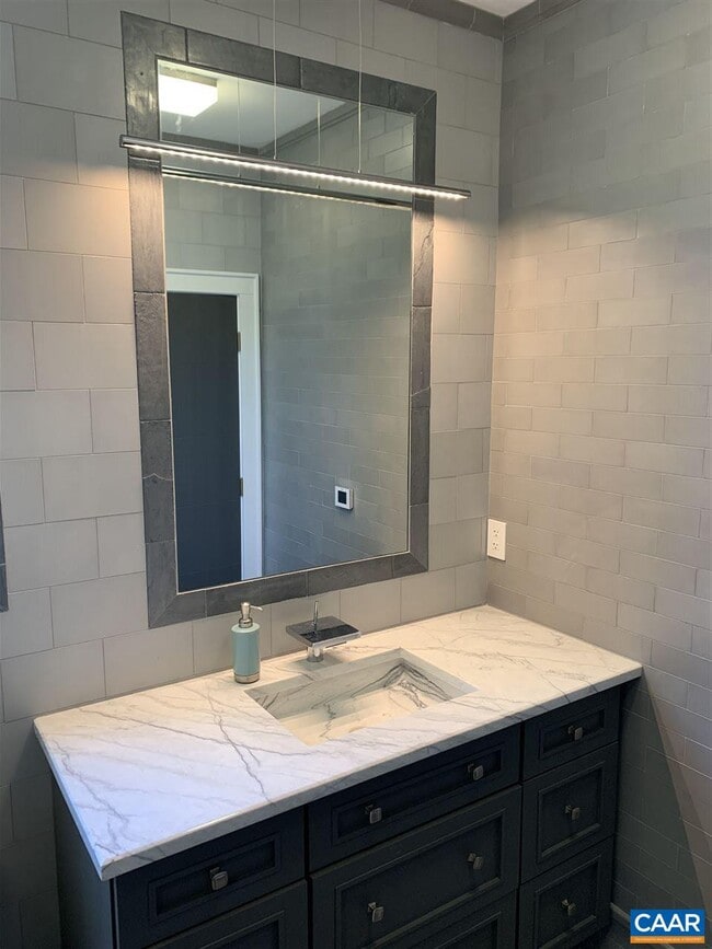 Building Photo - 808 Elliott Ave