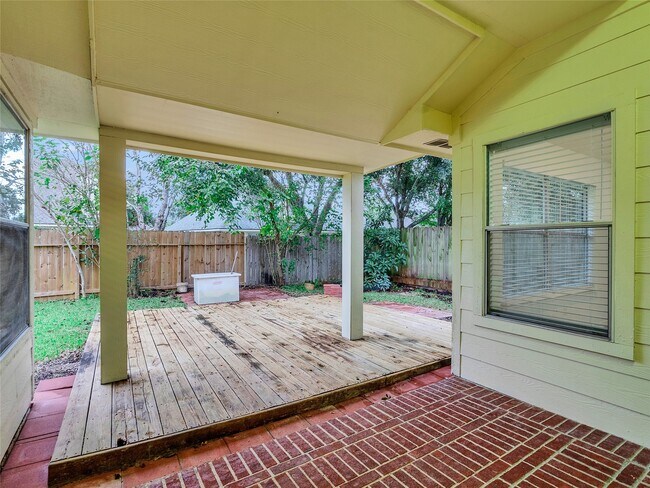 Building Photo - 16715 Lighthouse View Dr