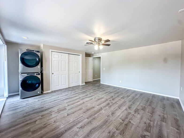 Building Photo - 2039 Winnebago St