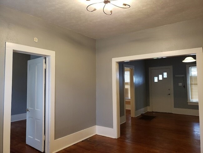 Building Photo - 823 Avenue K