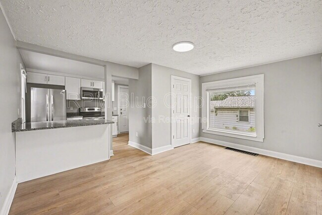 Building Photo - 1710 Lawn Ave