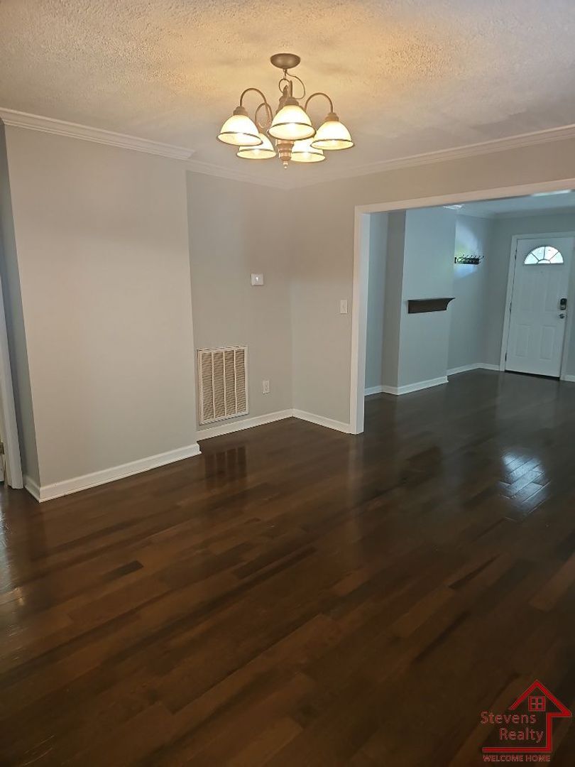 Building Photo - 2412 Chapel Ave