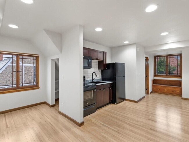 Building Photo - 700 Macon Ave
