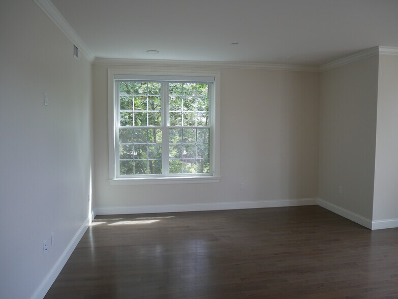 Building Photo - 39 Herrick Rd