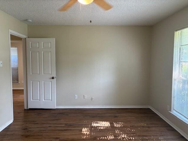 Building Photo - 715 Oakwood Ln