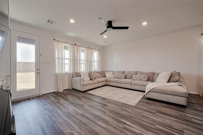 Building Photo - 21611 Shadowbrook Birch Dr