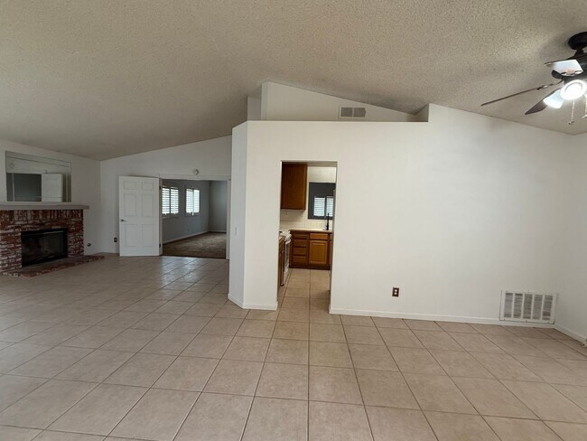 Building Photo - Hesperia Home, 3 Bedroom's, 2 Bathrooms, New paint, New Carpet,