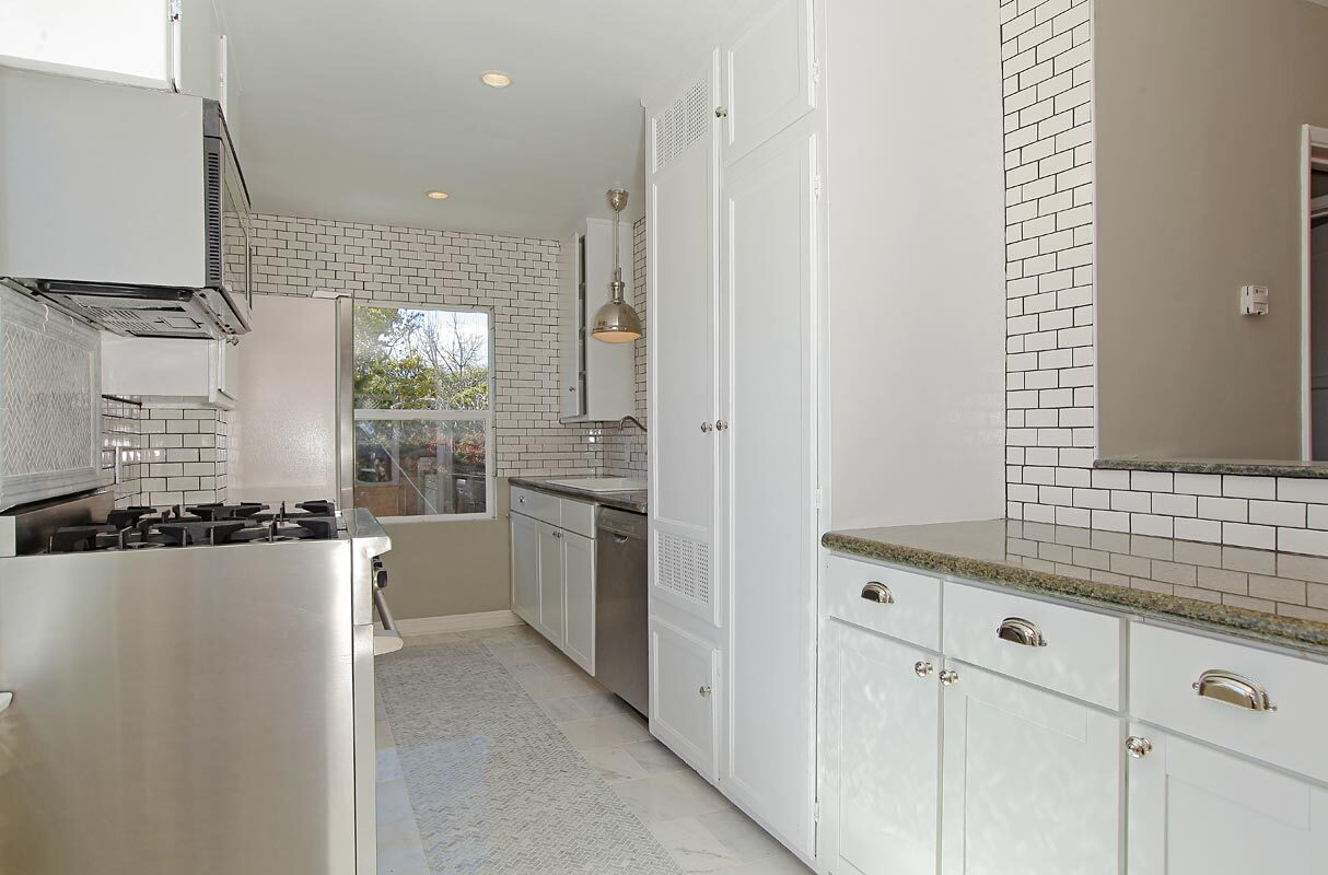 Building Photo - 2577 Granville Ave