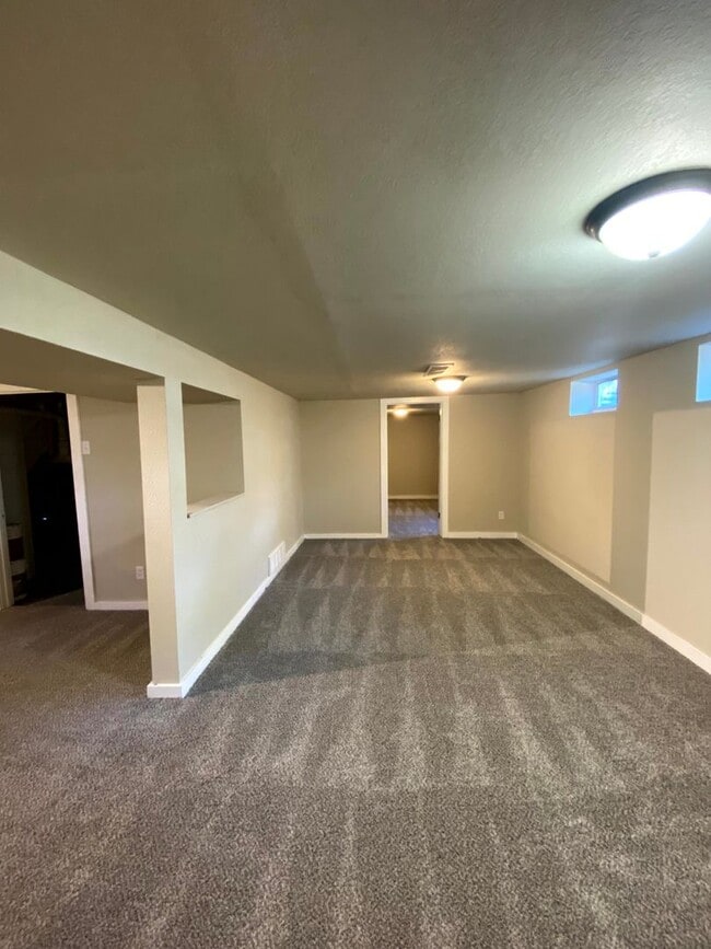 Building Photo - Located in Norwalk IA Updated 4 Bedroom 1 ...