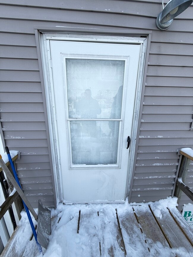 Building Photo - 121 W Plymouth St