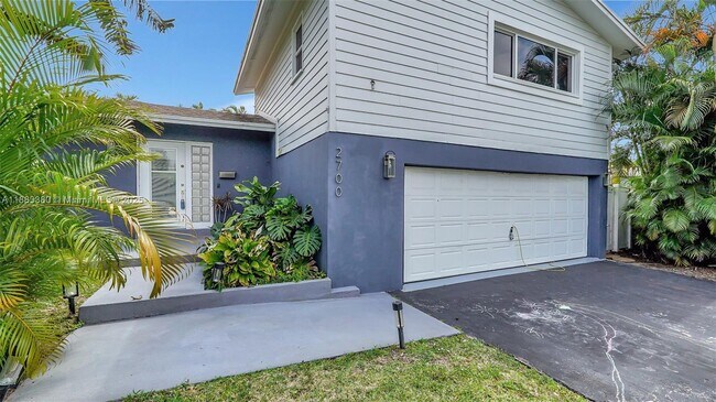 Building Photo - 2700 SW 34th Ave