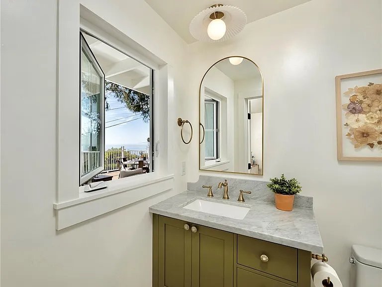 Building Photo - 1445 Bluebird Canyon Dr
