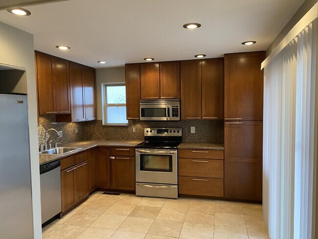 Building Photo - "Charming 2-Bed Townhouse Retreat in Denver – Spacious 1,240 Sq Ft with 1.5 Baths!"