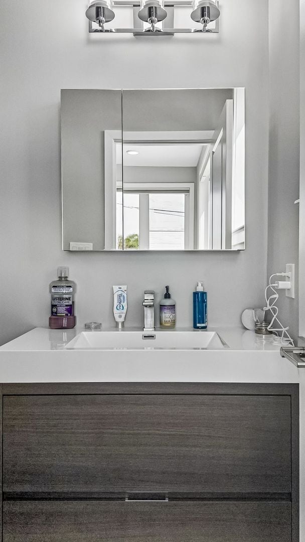 Building Photo - Luxury Fishtown Apartment With Parking!