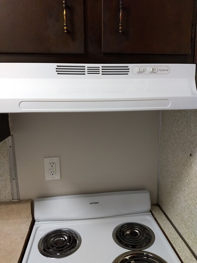 Building Photo - 4801 Saddlebrook Ln