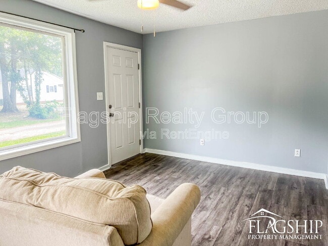 Building Photo - 122 Blaire Ln