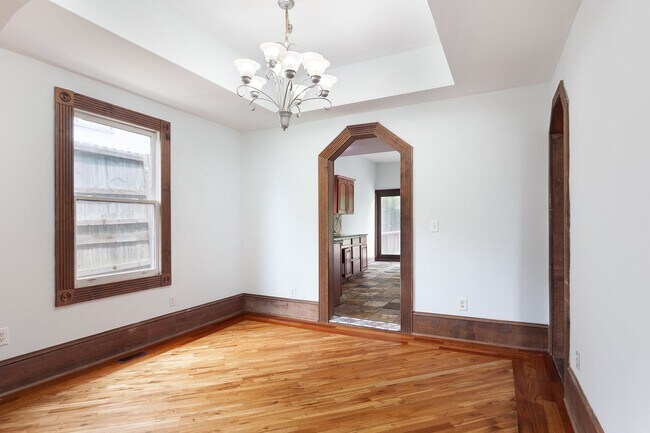 Building Photo - Spacious 6bd/3ba in Grant Park w/ Large Fenced in Backyard & Steps From the Park!