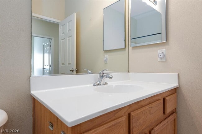 Building Photo - 2598 Highland Cliff Dr