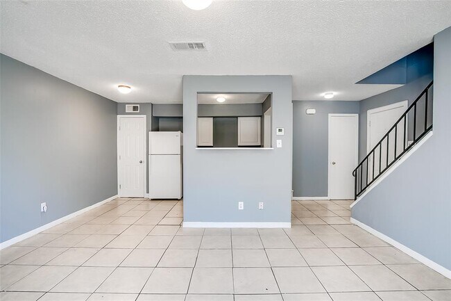 Building Photo - 2215 Mission Hill Dr