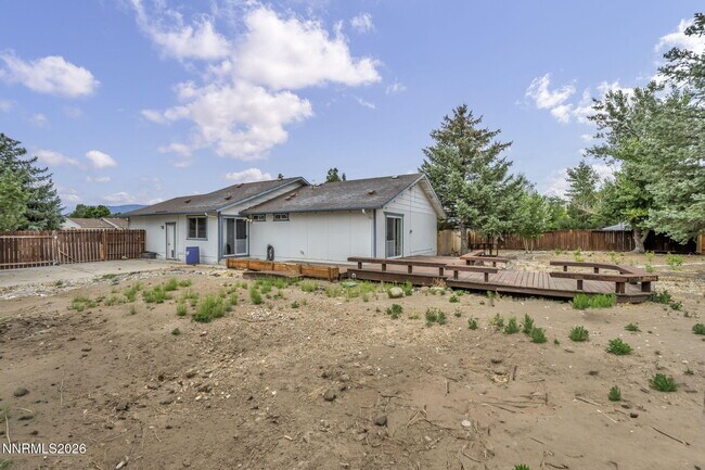 Building Photo - 17575 Parrot Dr