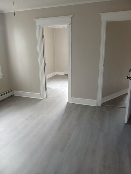 Building Photo - 27-29-29 Tracy St