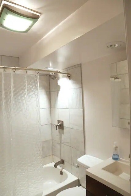 Building Photo - 542A Willoughby Ave