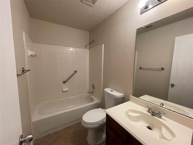Building Photo - 9801 Nixon Dr