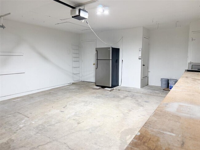 Building Photo - 11910 Stout Oak Trail