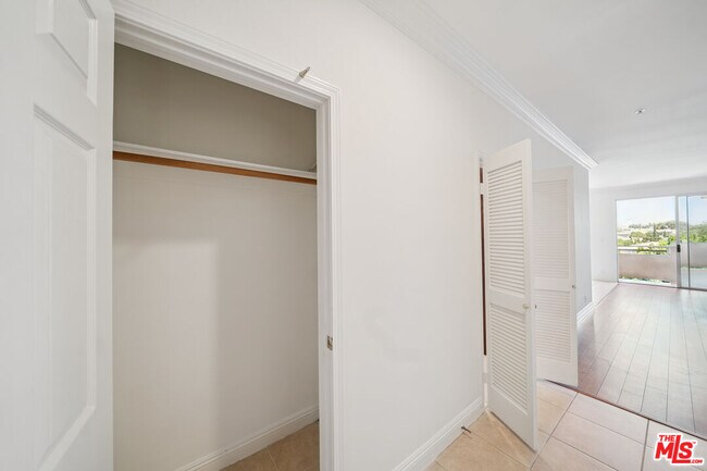 Building Photo - 1508 Greenfield Ave