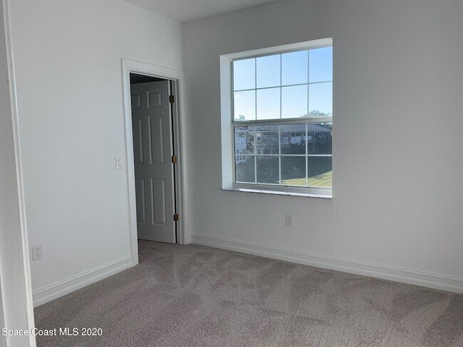 Building Photo - 1470 Isabella Dr