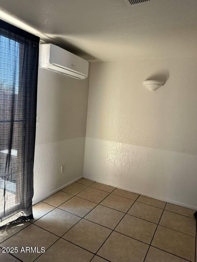 Building Photo - 4828 W Orangewood Ave