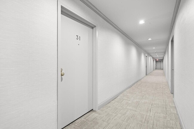 Building Photo - 100 Shearwater Ct E