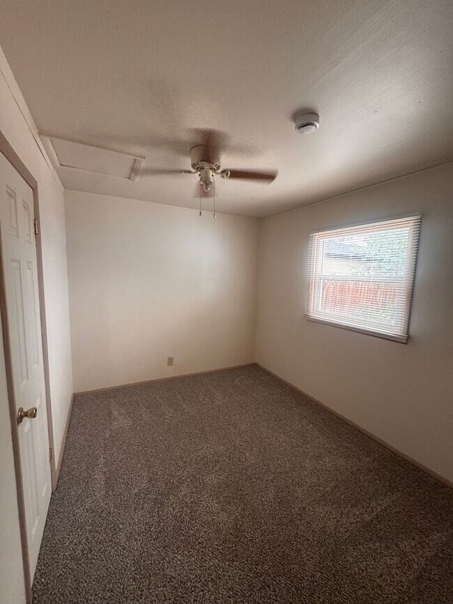 Building Photo - Charming 2-Bedroom Ranch-Style Home with Attached Garage $1280/$1280