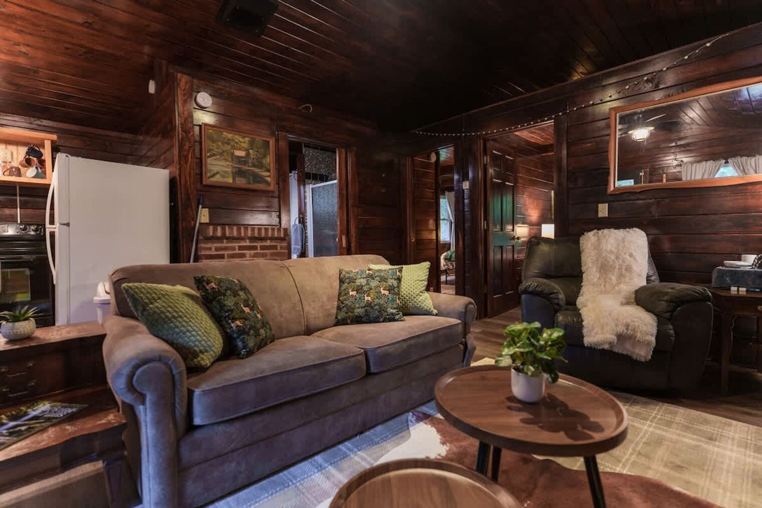 Building Photo - 15039 Pleasant Valley Rd