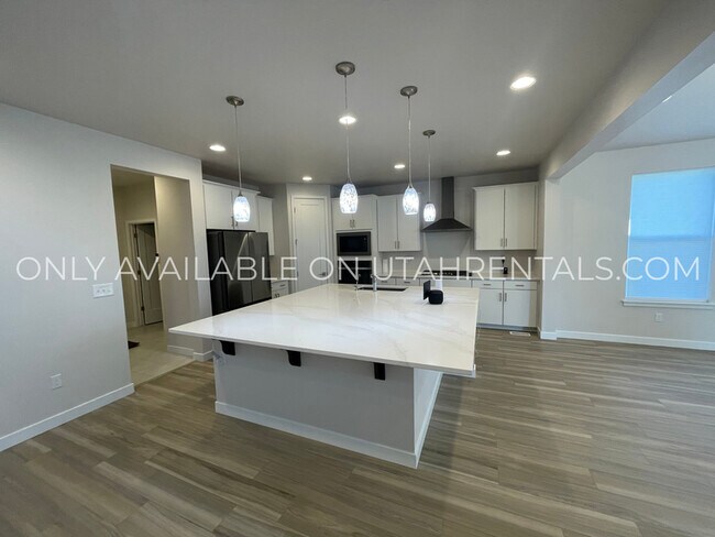 Building Photo - 802 E 1400 S