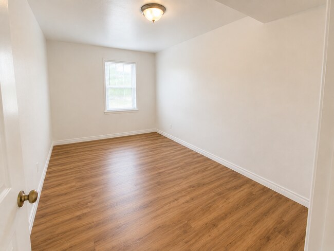 Building Photo - LARGE 4 Bedroom Home on Mesita! (Enclosed Back Yard!!)