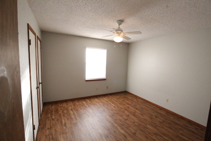 Building Photo - 718 Swan Lake Rd