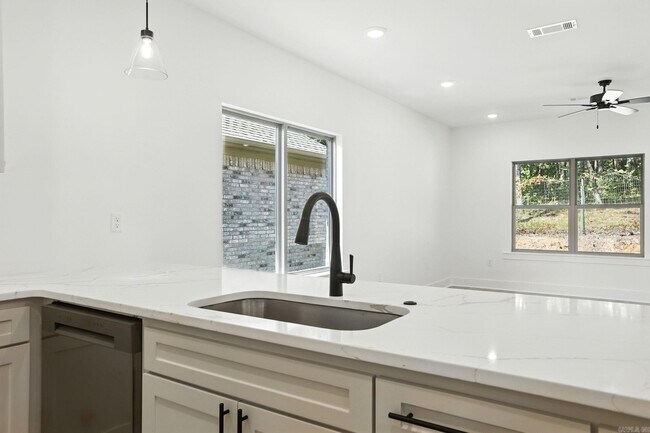 Building Photo - 13419 Teton Dr